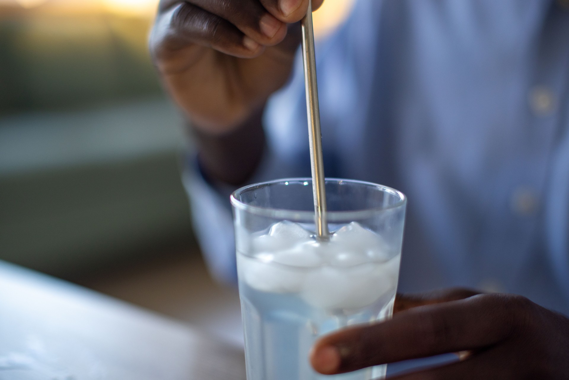 A young man mixing juice at home